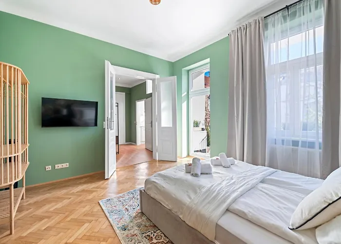 & Modern With Balcony * Vienna